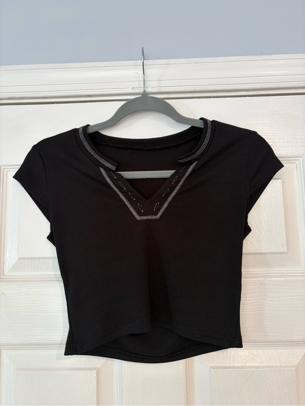 Black Ribbed Short Sleeve V-Neck Crop Top